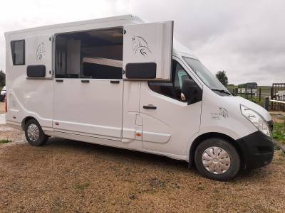 Horsebox hgv les vans ab renault master 2018 used