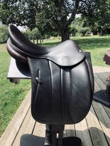 Selle de dressage devoucoux 