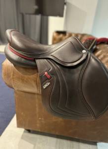 Selle de dressage cwd se31 en très bon état.