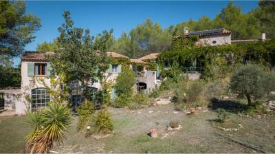 Propriété de 3 hectares située aux portes du luberon 