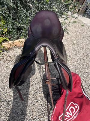 Selle cwd 17 pouces + housse et kit nettoyage 