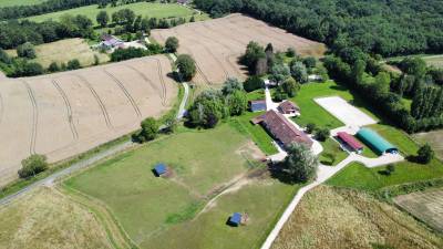 Gite équestre de 9 chambres sur 9ha de terrain