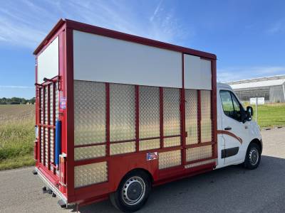 Renault master aménagé transport chevaux