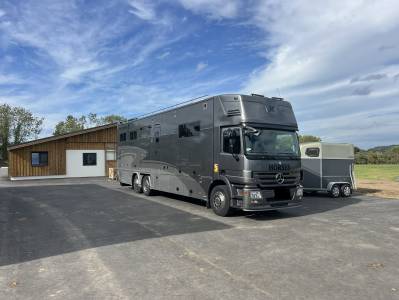 Jk horsetruck 6 places mercedes actros 360