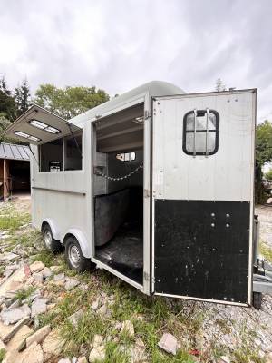 Van 3 place cheval liberté 