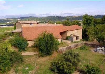 Domaine équestre bâtisse avec dépendances 5 hectares