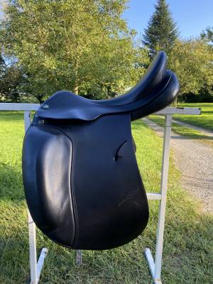 Selle de dressage prestige, taille 17 pouce