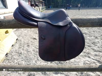 Selle de saut devoucoux 17,5