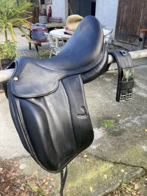 Selle de dressage 