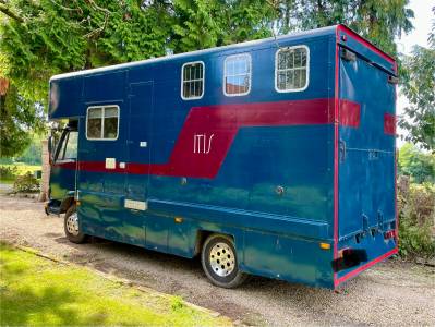 Camion chevaux 3 place /home car 