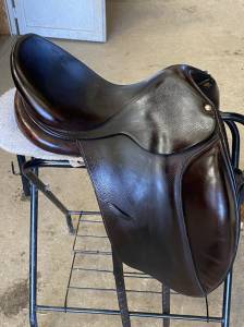 Selle de dressage butet 17.5