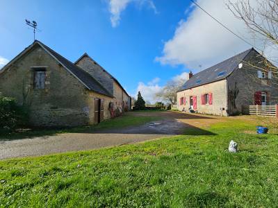 Propriété équestre  sur 3,5 hectares - maison d'habitation 4 chambres pour vivre