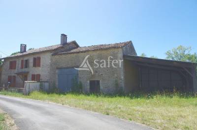 Maison à finir de rénover + dépendances sur 3.8ha