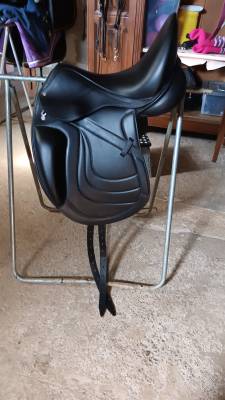 Selle de dressage 