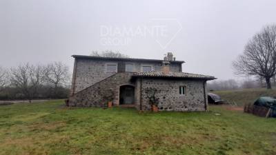 AZ291- Azienda agricola di 15 Ha con casale e maneggio