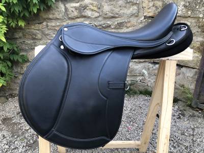 Vends selle de randonnee cheval norton  17 pouces