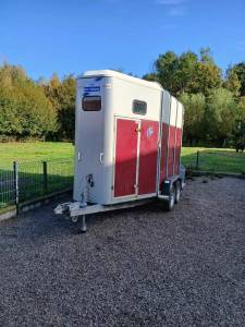 Van 2 places ifor williams pour chevaux lourds