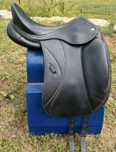 Selle dressage hervé godignon 17 pouces très bon état