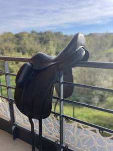 Selle de dressage forestier aachen 17.5 pouces