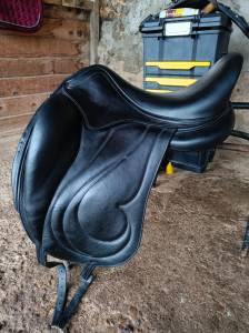 Selle de dressage antares cadence 17.5