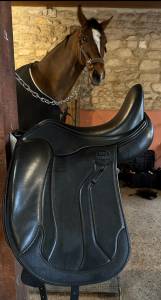 Selle de dressage éric thomas dta antares taille 17