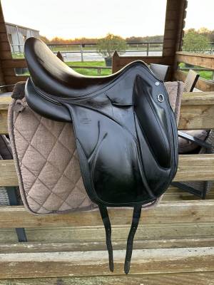 Selle de dressage devoucoux malika lab 