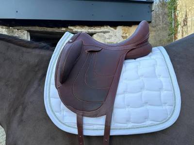 Selle de dressage devoucoux