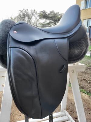 Vends selle thorowgood t8 dressage hdm