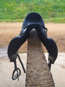 Selle de dressage 