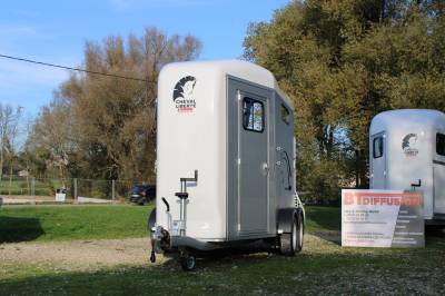 Promotion - van 2 places cheval liberté touring jumping