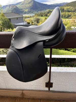 Selle en cuir noir 15