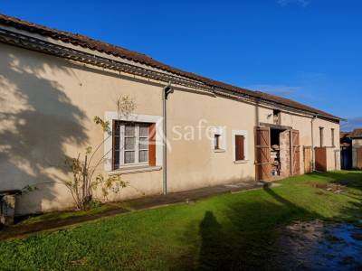 Corps de ferme sur 18ha avec plantation de douglas