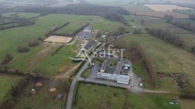 Centre équestre sur plus de 40 hectares avec maison et bâtimen