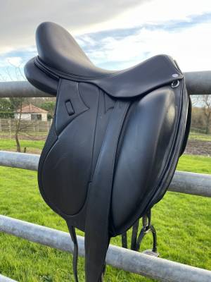 Selle dressage devoucoux makila s 17,5 noire