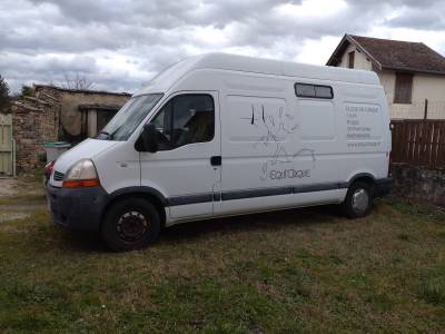 Renault master équipé 2 chevaux