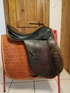 Selle dressage stubben tristan, 18 pouces marron