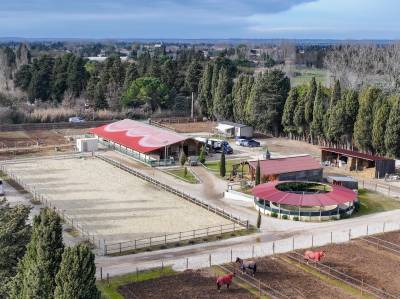 Provence alpilles, propriete equestre,centre de balneo