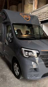 Camion 2 chevaux renault master