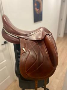 Selle dressage  en tres bien etat se37