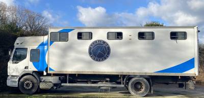 Camion poids lourds - transport de chevaux 