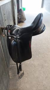 Selle dressage albion revelation 18 pouces noire