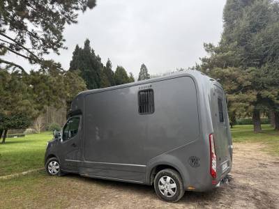 Camion 2 chevaux krismar 2021 / 5 000 kms