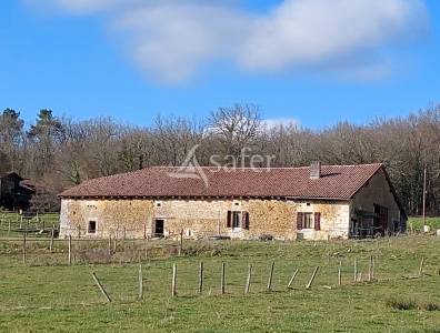 Grange en pierre à rénover sur 5ha en périgord vert