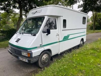 Vends camion renault master caisse theault 