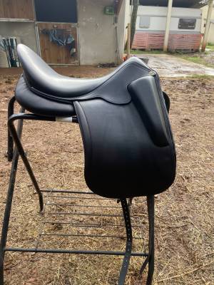 Selle de dressage aulion 18 pouces neuve