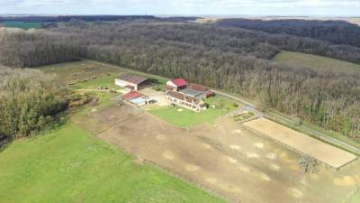 Charmante propriété équestre de 11 hectares en Bourgogne