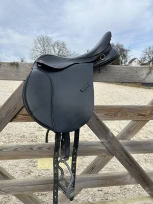 Selle kent and master cob 17 pouces noire