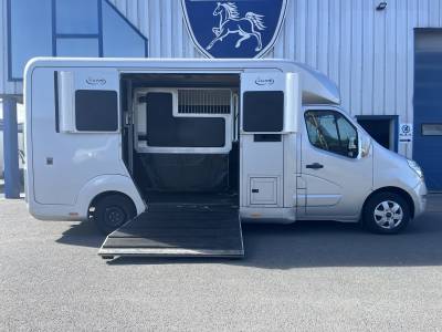 Camion 2 chevaux renault master 2.3l dci 170 cv