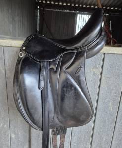 Selle de dressage devoucoux makila