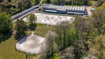 PROCHE FONTAINEBLEAU - RECLOSES - COMPLEXE HIPPIQUE 